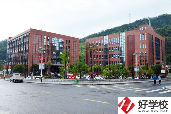 安化縣職業(yè)中專學(xué)校資助體系怎么樣？學(xué)校建設(shè)怎么樣？