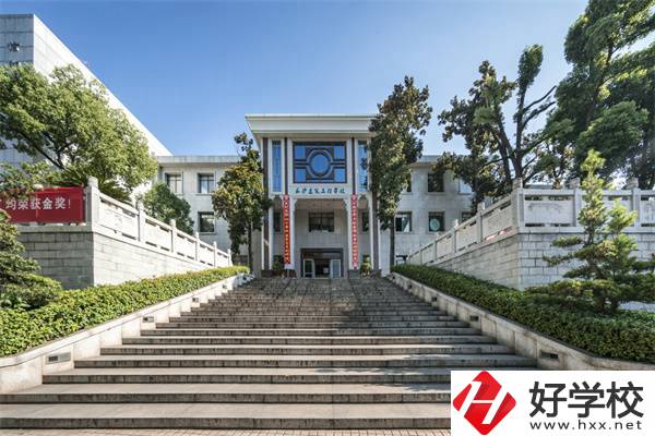 長沙建筑工程學(xué)校是公辦還是民辦？