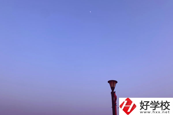 張家界旅游職業(yè)學(xué)校校園環(huán)境怎么樣？