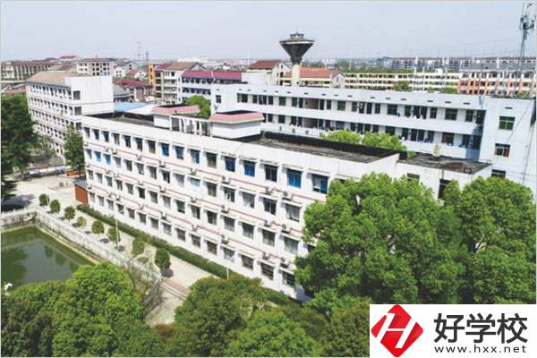 益陽市衛(wèi)生職業(yè)技術(shù)學(xué)校哪些專業(yè)開設(shè)了3+2分段制？
