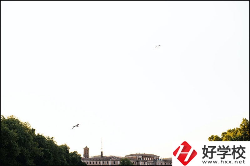 長(zhǎng)沙中專有什么好的空乘學(xué)校？