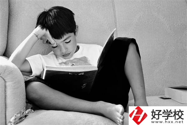 湖南初三男孩不想上學(xué)怎么辦？不參加中考還有書讀嗎？