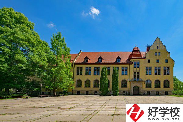 邵陽(yáng)市女子職業(yè)學(xué)校怎么樣？有哪些辦學(xué)特色？
