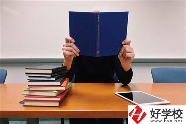 湖南初中畢業(yè)成績非常差選什么學校好？還有前途嗎？