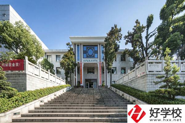 長沙建筑工程學(xué)校是公辦還是民辦？有哪些優(yōu)勢？